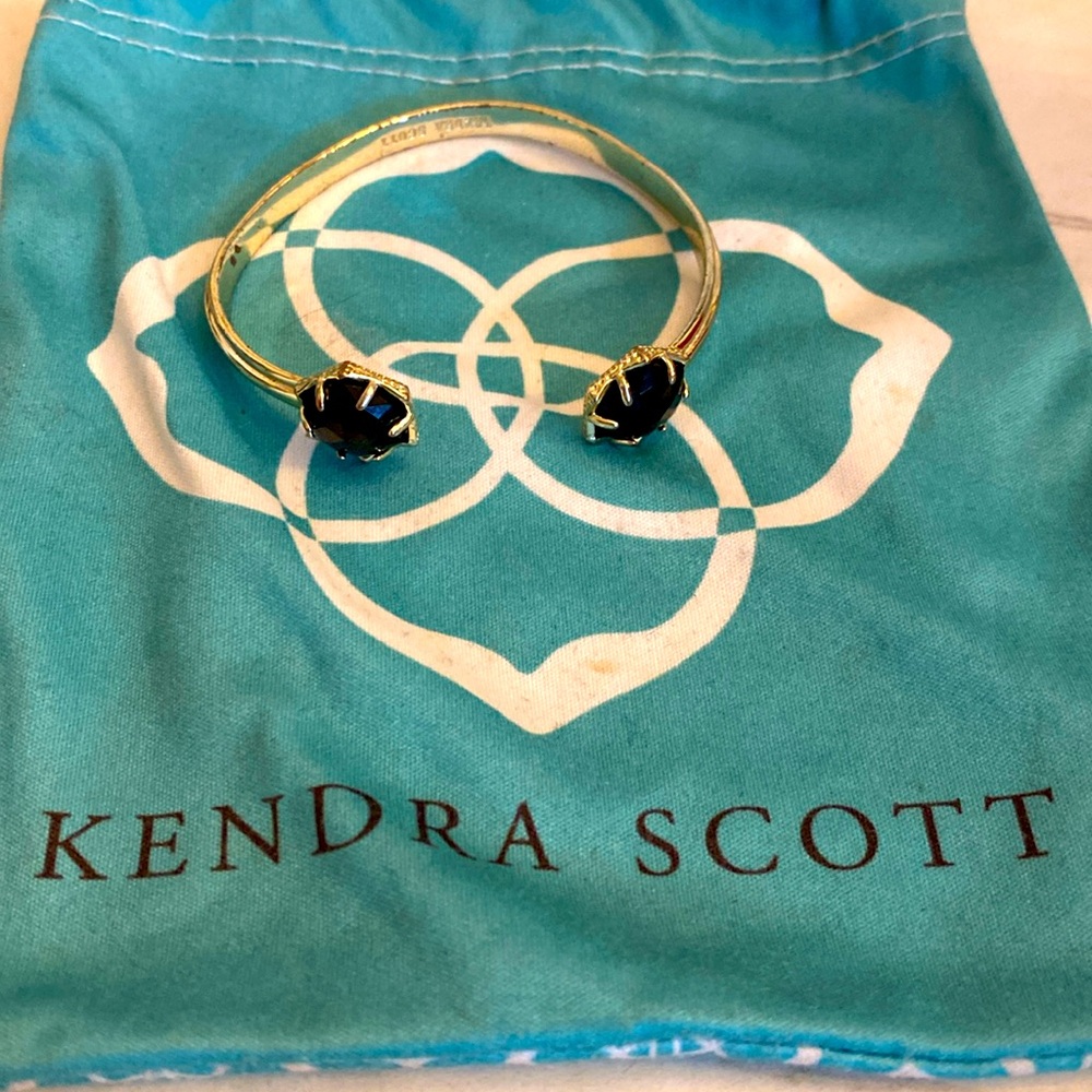 Women’s Kendra Scott black stone bracelet (gold)
